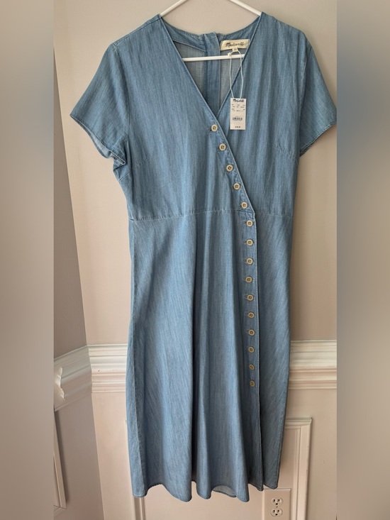 Madewell Dresses & Skirts - Madewell Sky Blue Chambray Button-Front Midi Dress Size 10